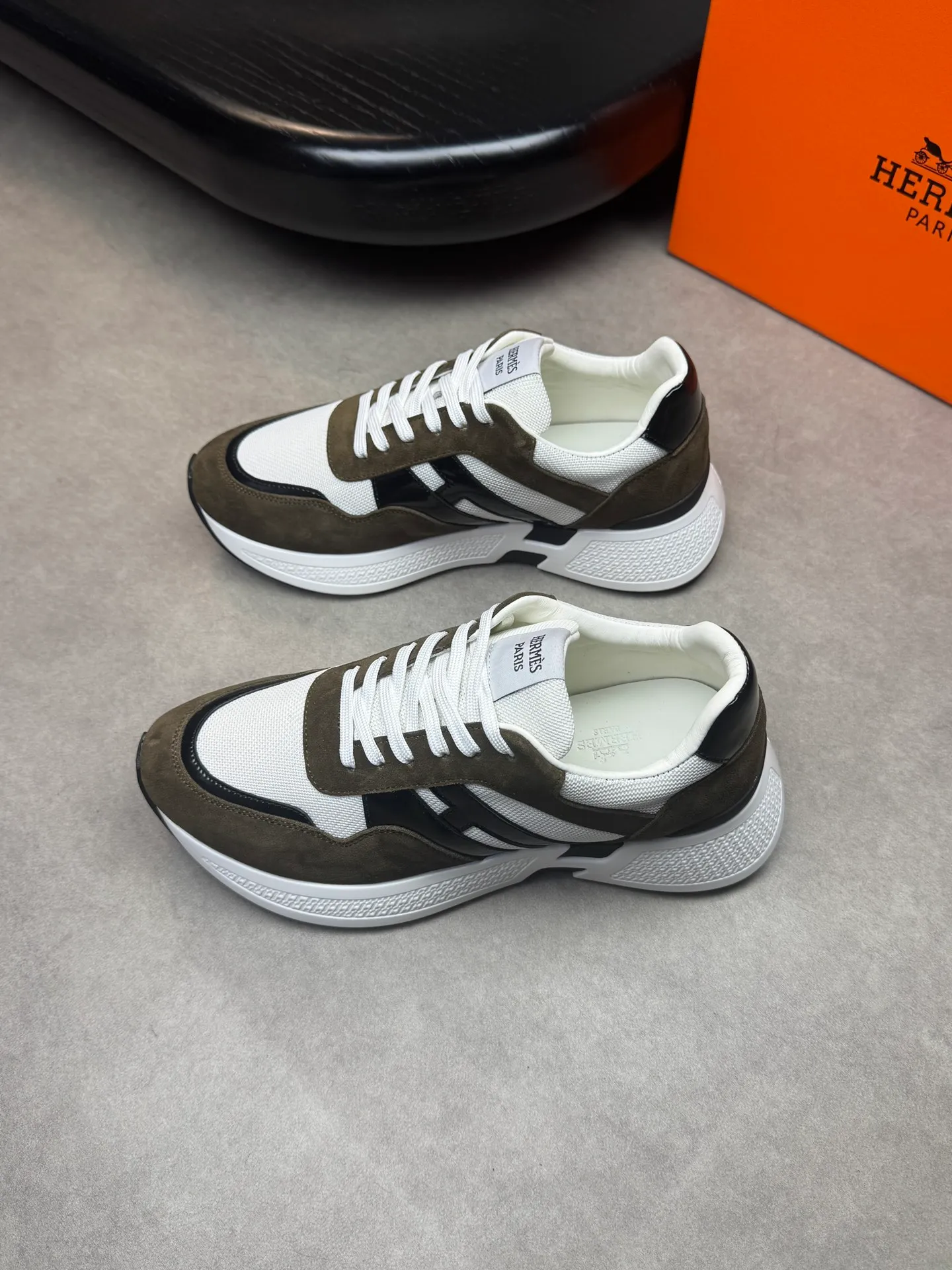 [HERMES] Hermès men's shoes 💰520💰 - high-end quality original items 🔍🔍🔍 casual sports shoes - upper: 🔝 pebbled calfskin, brand high mercerized canvas, body sewn with brand ´H´ totem, tongue brand logo cloth label - lining: water-dyed cowhide -Outsole: Ultra-light T men's shoes 💰U foam·rubber; two-color molded outsole -Ultra-high quality control·Fine workmanship: highlighted (high-end·luxury·grade) -Size: 39-44 (38, 45, can be customized)